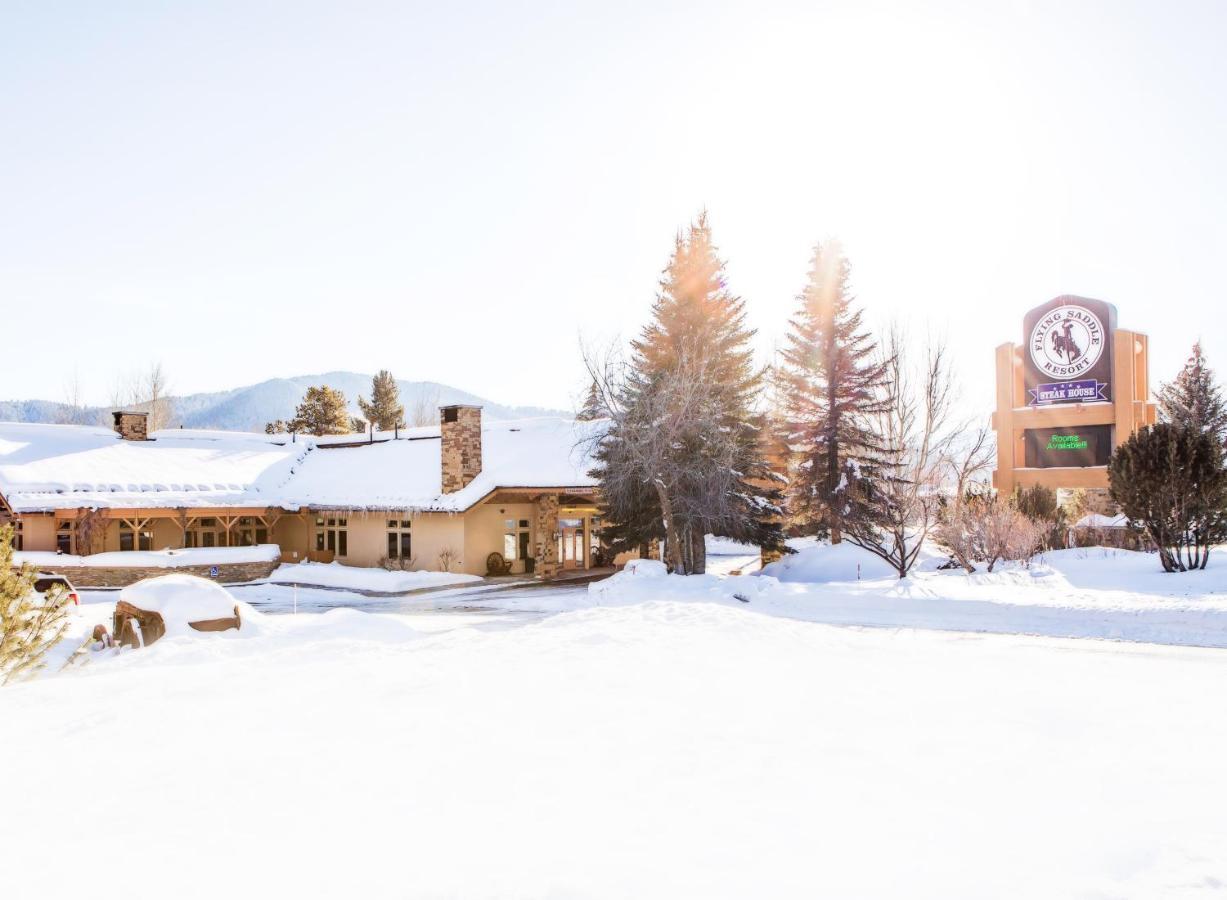 Flying Saddle And Steak House Lodge *